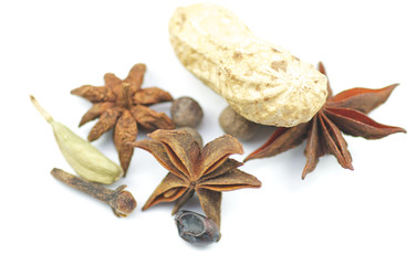 Anice, carnation, pepper and nut