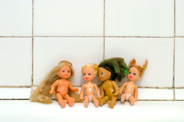 dolls on the bath edge