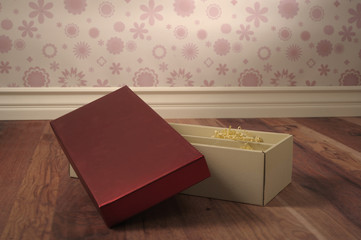 Coffret à vin ouvert et vide