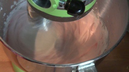 Blancs en neige et colorant alimentaire