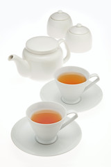 ティーポットとカップと紅茶