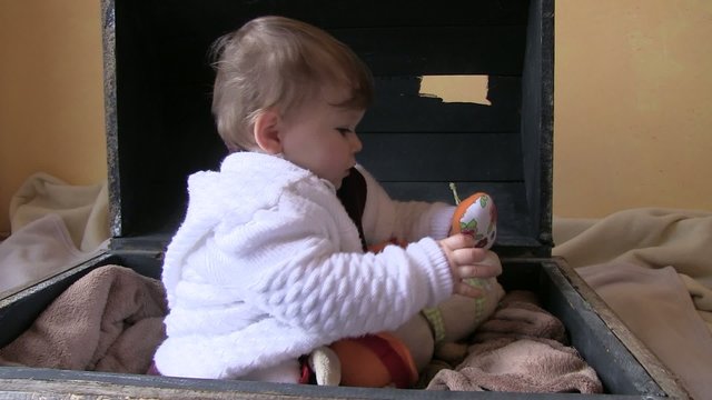jouer avec son doudou