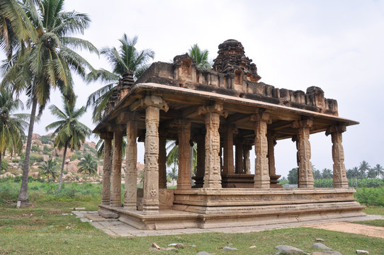 Gejjala Mandapa Temple, Hampi (India)