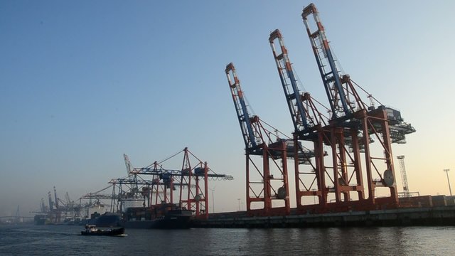 Containerterminal Frachtschiff
