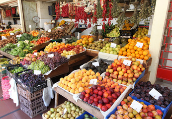 Fototapeta na wymiar Marktstand in Funchal, Madeira