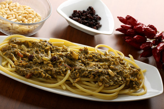 Pasta finocchi e sarde - Pasta with sardines and fennel