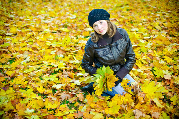 Fototapeta na wymiar Woman In Autumn Park