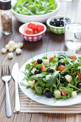 Ensalada mediterranea y sus ingredientes