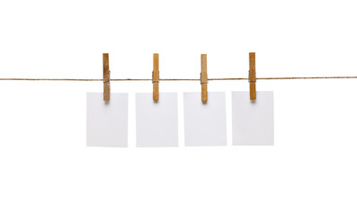 clothes peg and note paper on clothes line rope - obrazy, fototapety, plakaty