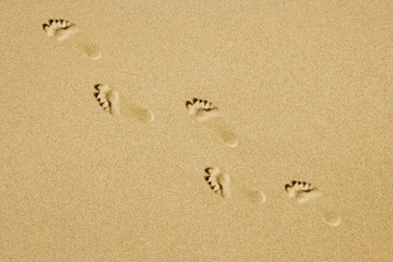 Fototapeta na wymiar Fußspur im Sand