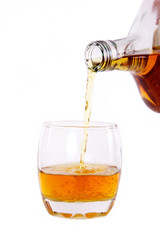 bouteille de whisky et verre
