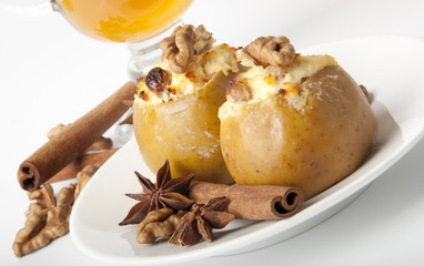 Appetizing baked apples with cottage cheese