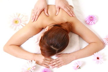 Obraz na płótnie Canvas young woman getting a massage
