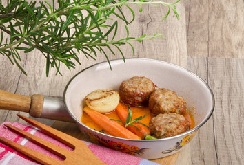 Frikadellen mit Gemüse