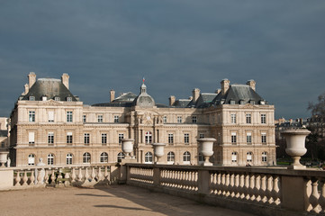 Fototapeta na wymiar Sénat jardin du Luxembourg à Paris