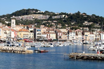 Fototapeta na wymiar Entrée du port de Cassis