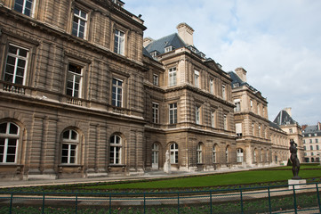 Fototapeta na wymiar Sénat jardin du Luxembourg à Paris