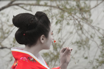Geisha with the little red flower