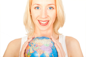 Frau mit Erdkugel