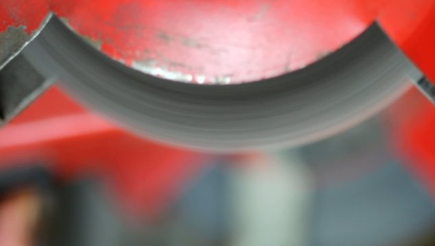 Polisher Starting and Grinding a Key