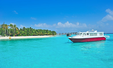 Fototapeta na wymiar Łód¼ na Malediwy morza