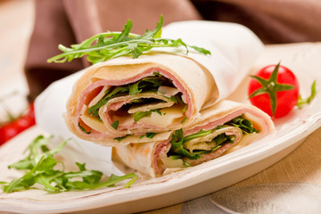 Tortillas with bacon and arugula salad