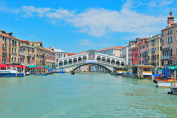 Rialto bridge and Garnd Canal in Venice - obrazy, fototapety, plakaty