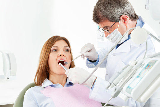 Bohren beim Zahnarzt