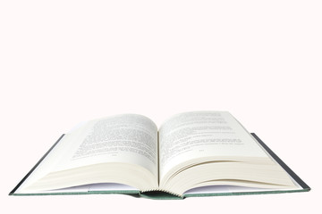 Libro aperto su fondo bianco
