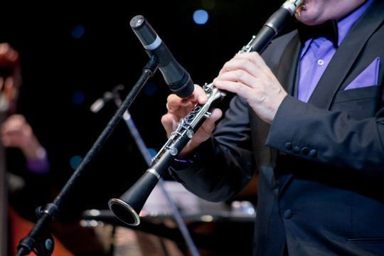 musician plays on clarinet
