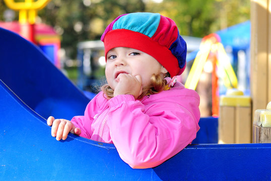 small girl game of baby park by autumn