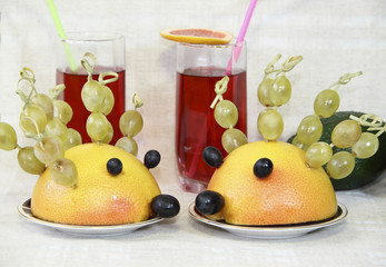 Ridiculous hedgehogs from fruit