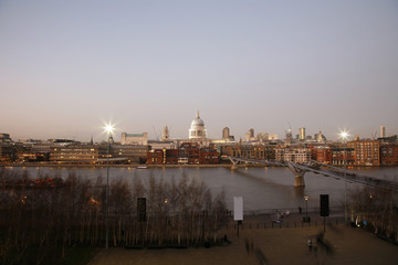 Plakat St Paul's Cathedral over Thames River