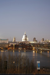Fototapeta na wymiar St Paul's Cathedral over Thames River