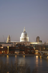 Fototapeta premium St Paul's Cathedral over Thames River