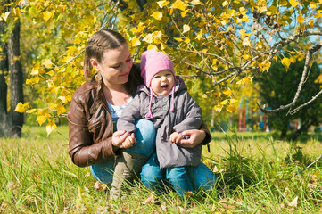 Fototapeta premium The young woman with the daughter on walk
