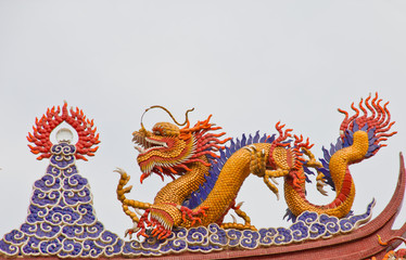 Architecture of dragon on the temple roof