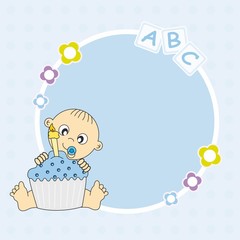 Marco bebe con una pastel de cumpleaños