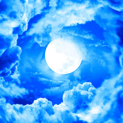 lune dans le ciel bleu