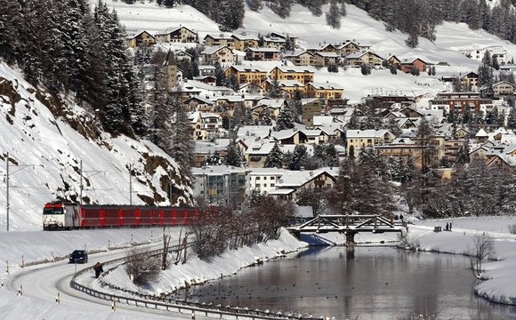 Samaden e la ferrovia retica del Bernina