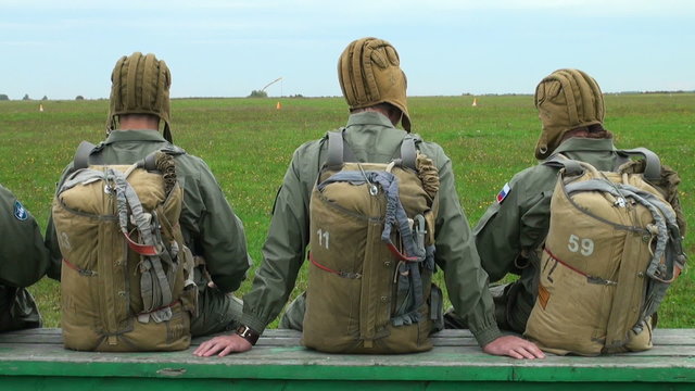 The paratroopers are going to the airplane