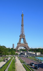 Fototapeta premium Eiffel Tower in Paris, France