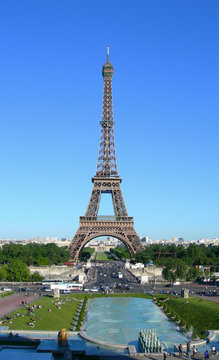 Landmark image of Eiffel Tower in Paris, France