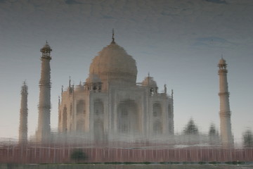 Fototapeta premium Taj Mahal - Original-Wasserspiegelung