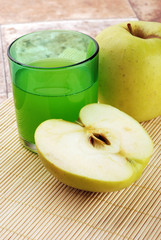 MEZZA MELA  VERDE
