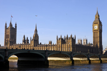 Fototapeta na wymiar Houses of Parliament i Westminster Bridge