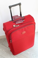 valigia e passaporto