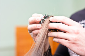 hairdresser cheat hair in a comb