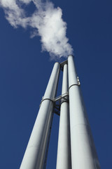 Schornsteine eines Kraftwerks