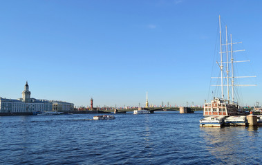 Fototapeta na wymiar View of the Neva river and Palace bridge